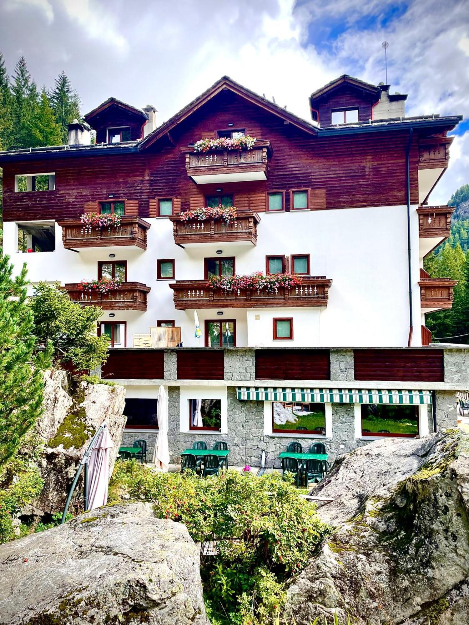 Hotel Gembro Chiesa in Valmalenco Eksteriør billede