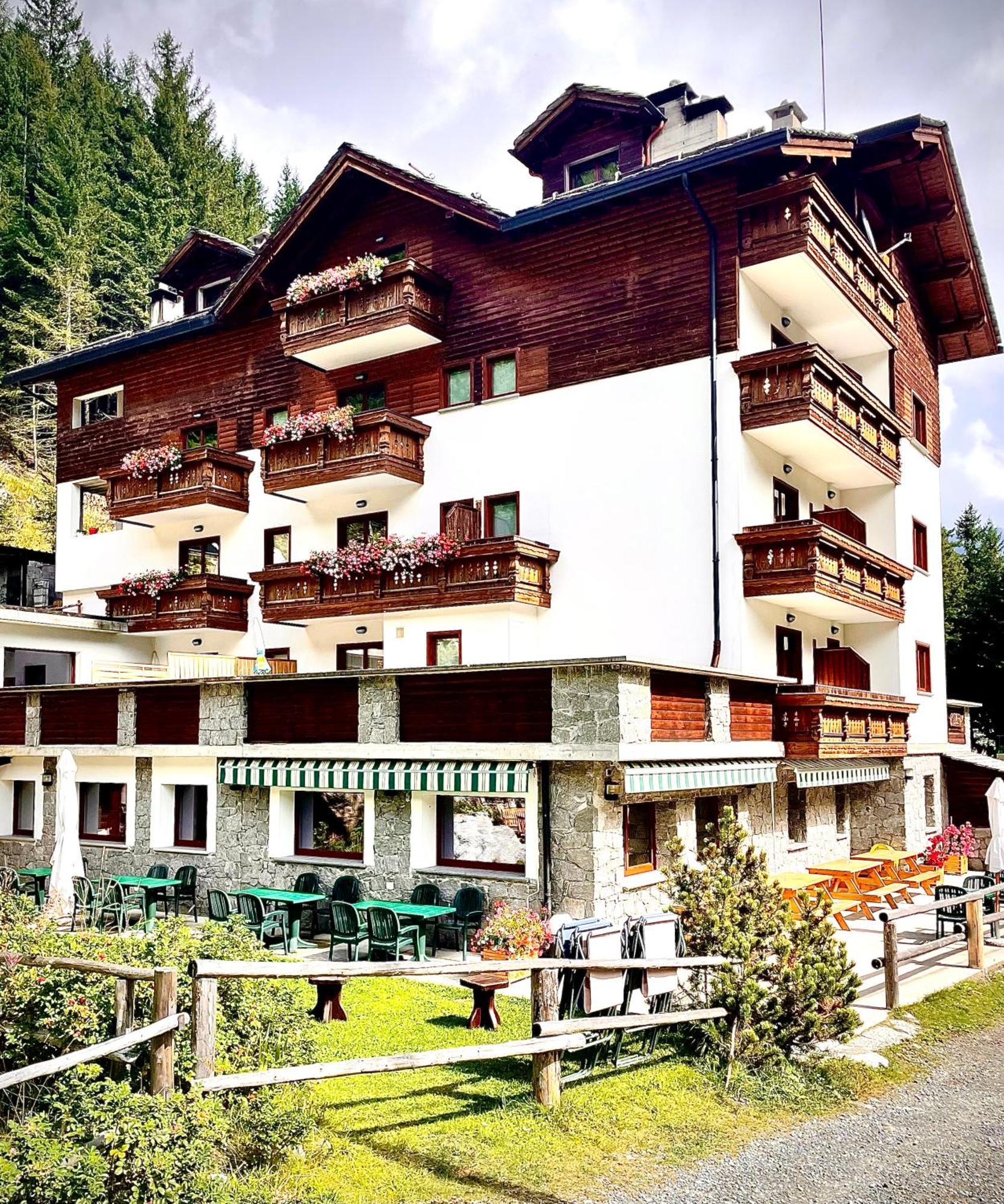 Hotel Gembro Chiesa in Valmalenco Eksteriør billede