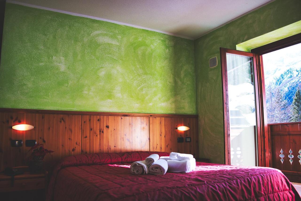 Hotel Gembro Chiesa in Valmalenco Eksteriør billede
