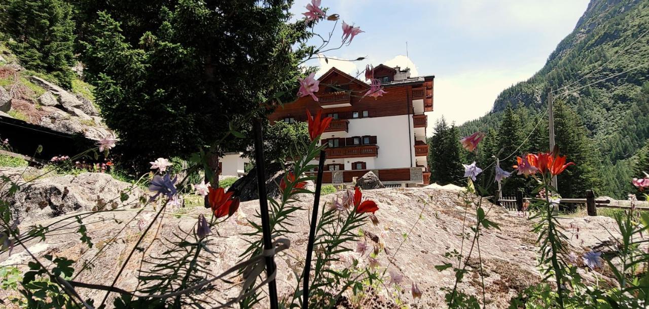 Hotel Gembro Chiesa in Valmalenco Eksteriør billede